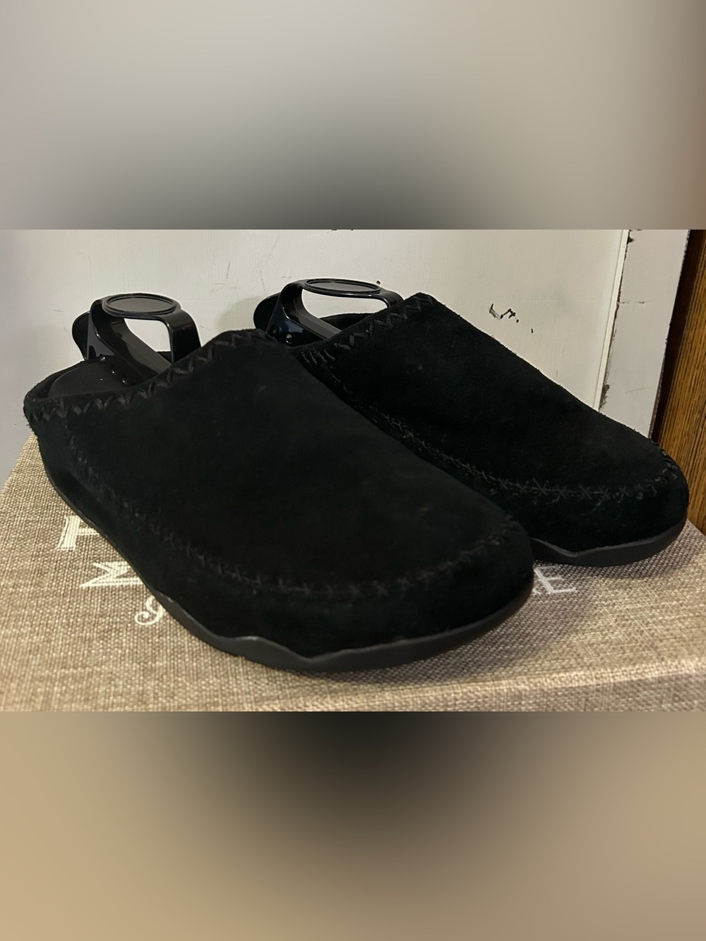 Black Suede Fit-Flop Gogh Moc Clogs With Moccasin Stitching